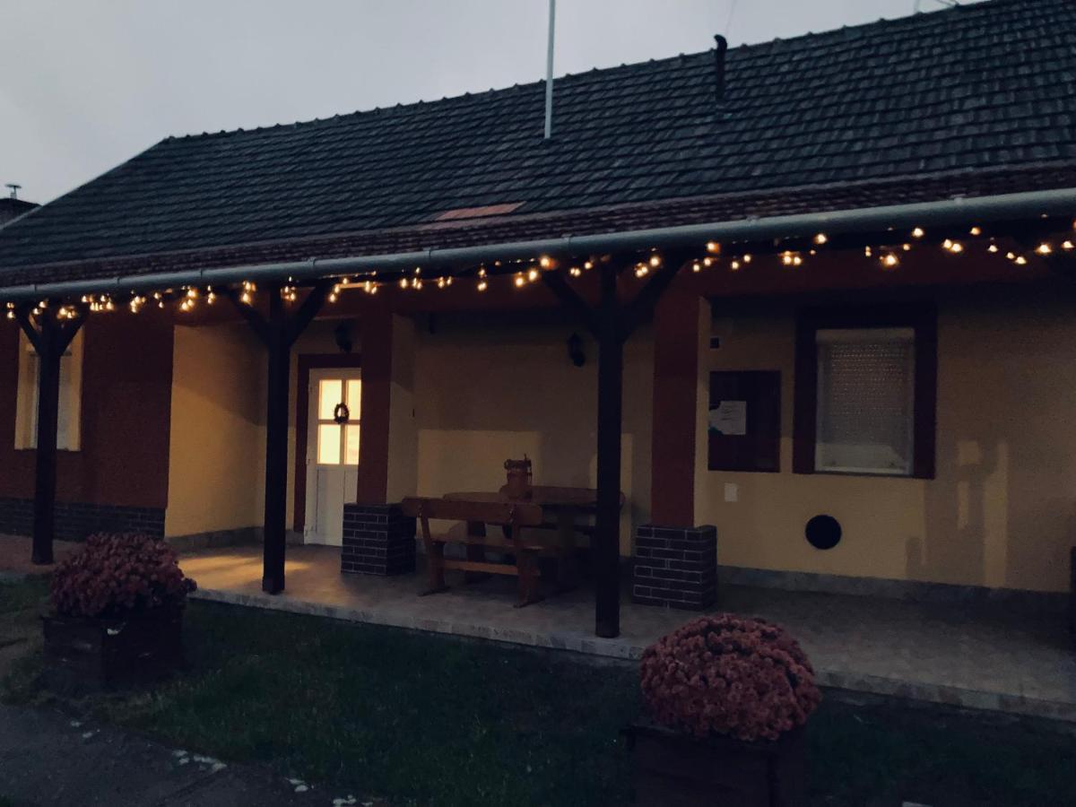 Tiszavirag Vendeghaz Apartman Tiszacsege Kültér fotó